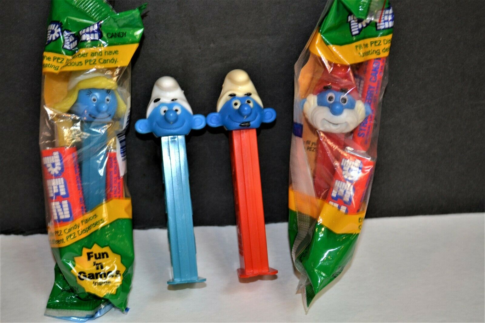 Pez Bundle Lot Vintage Blue Smurf Family Smurfette Boy & Papa Smurf
