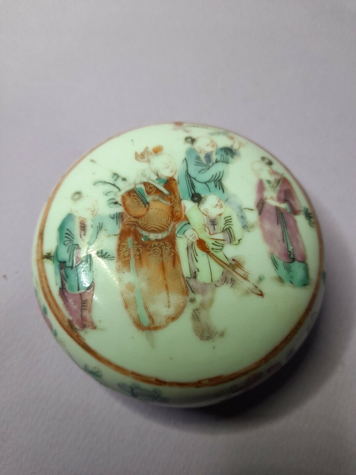 A Fine 19th Century Chinese  Rose Family Porcelain  Trinket Box