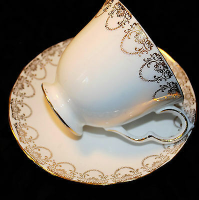 Vtg Fine Bone China England Tea Cup Saucer Set Gold Floral