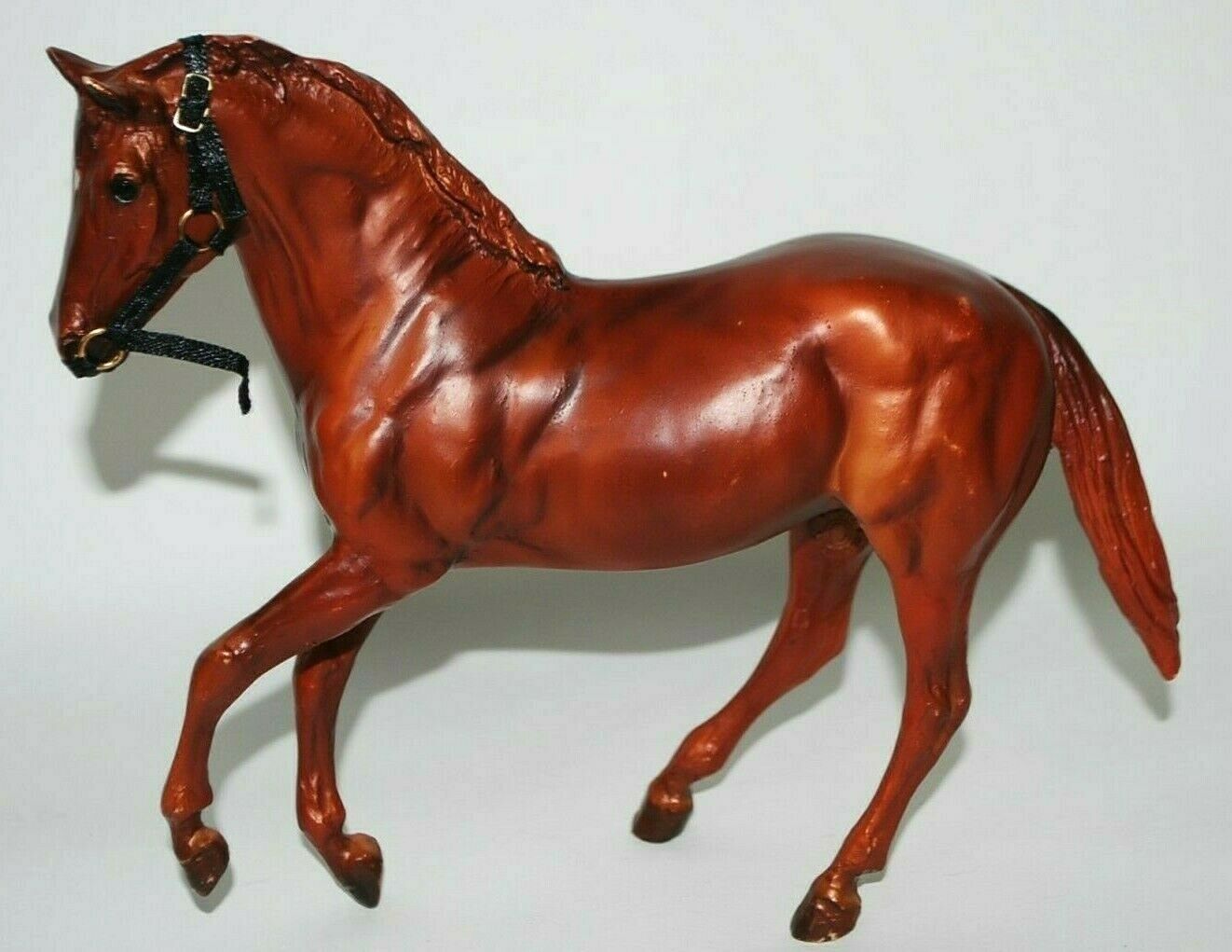 Breyer Molding Co Horse Figurine Chestnut Quarter Brown 6 1/2" Tall 7 1/2" Long