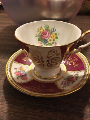 Royal Standard. Fine Bone China England. Tea Cup And Saucer Red Floral Gold.